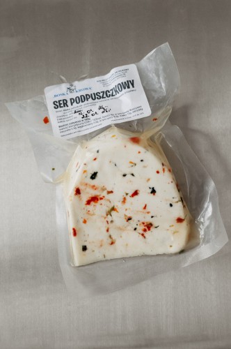 ser-podpuszczykowy-pomidor-czarnuszka-boska-krowa-nasze-mieso.jpg